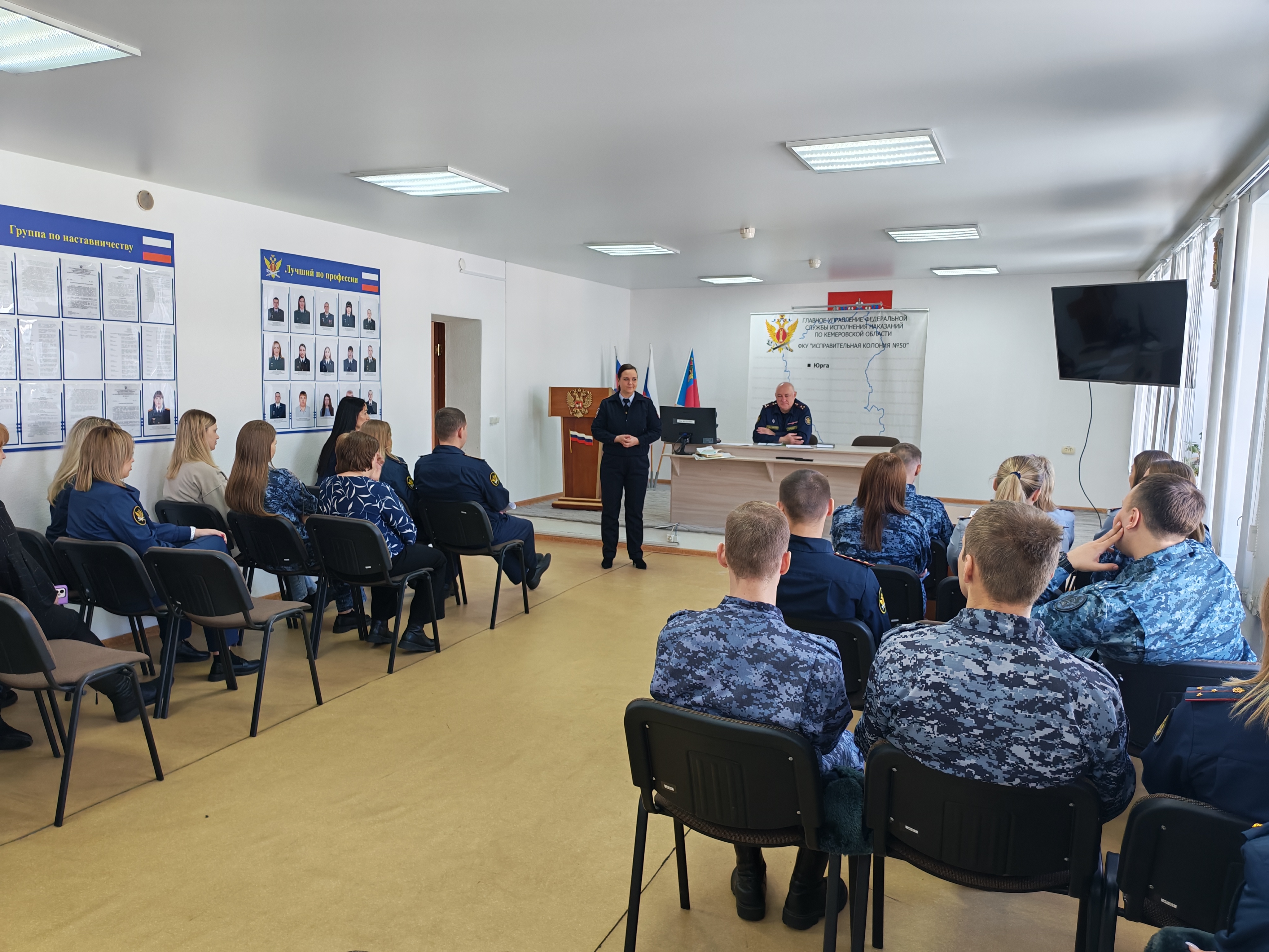 Сотрудники Госавтоинспекции провели беседу с сотрудниками исправительной колонии № 50